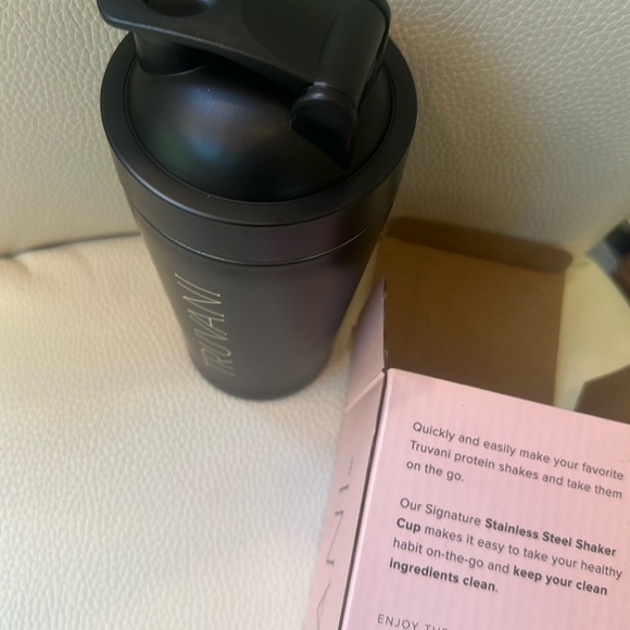 TRUVANI NWT Stainless Steel Shaker cup Pink or Black w / Measurements - Picture 7 of 10
